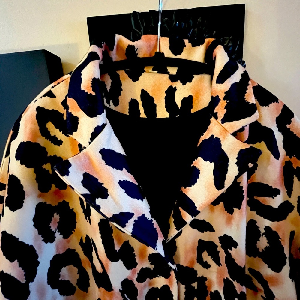 Leopard print trench coat statement piece. Fully lined. Jacket indoor/outerwear